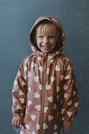 Zara Прорезиненный дождевик с принтом WATER RESISTANT