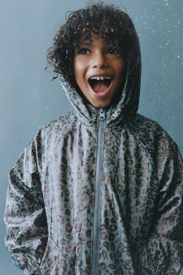 Zara Прорезиненный дождевик с принтом «животные» WATER RESISTANT