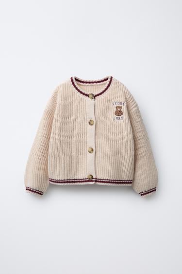 Zara Вязаный кардиган в стиле варсити с вышивкой в виде медведя купить с доставкой.