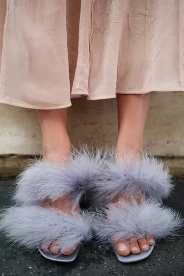 Босоножки на каблуке с перьями- Заказать в России