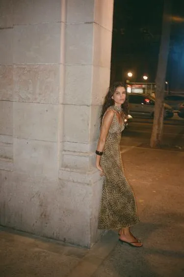 Платье с анималистическим принтом и платком