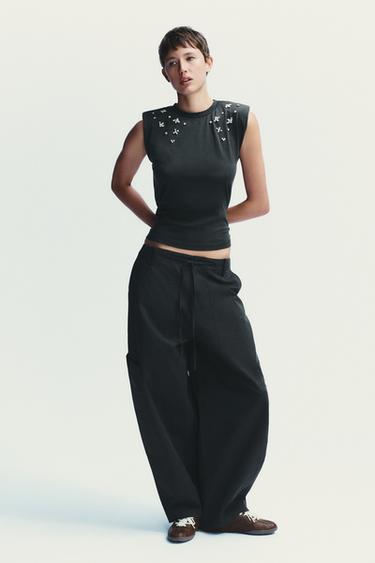 Zara Футболка с эффектом потертости, подплечниками и украшениями