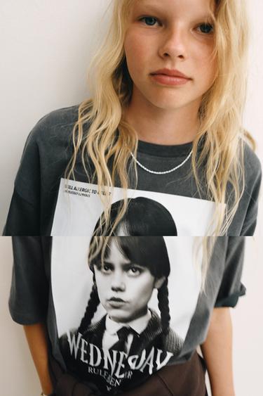 Zara Футболка с эффектом потертости WEDNESDAY ©