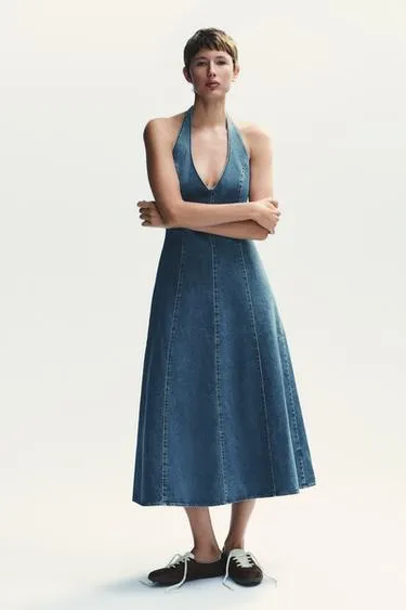 Джинсовое платье TRF с горловиной халтер- Заказать в России