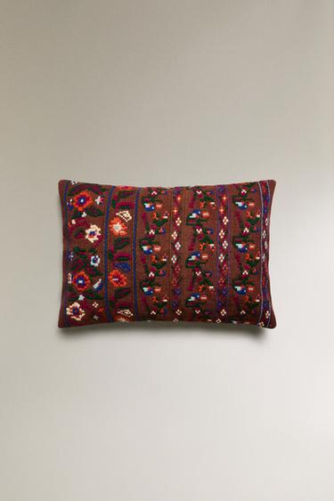 Zara Наволочка с вышивкой EMBROIDERED CUSHION COVER X COLLAGERIE купить с доставкой.