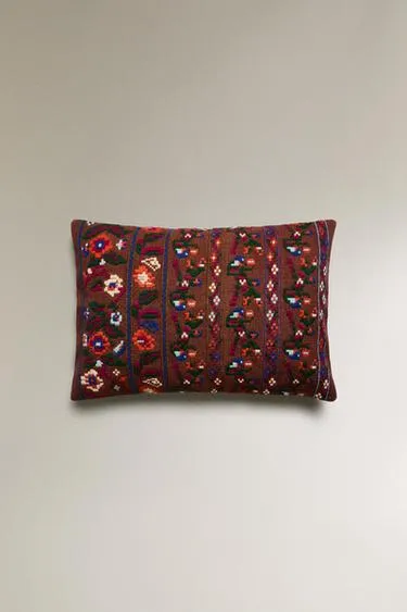 Наволочка с вышивкой EMBROIDERED CUSHION COVER X COLLAGERIE