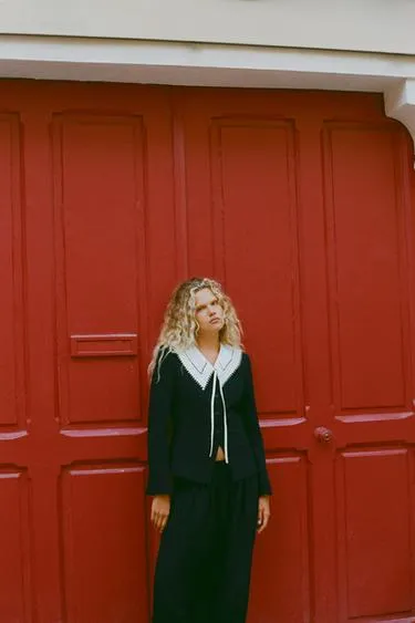 CONTRAST DETACHABLE COLLAR BLAZER