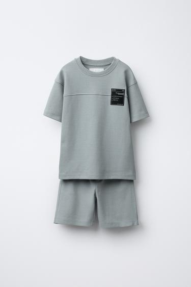 Zara Комплект из футболки и шортов из ткани интерлок с нашивкой купить с доставкой.