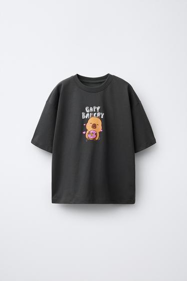 Zara Футболка с принтом «капибара CAPYFUN ©» купить с доставкой.