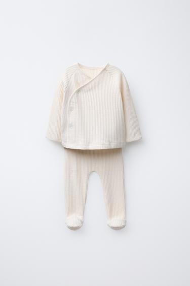 Zara Комплект из футболки и леггинсов с рельефной текстурой купить с доставкой.