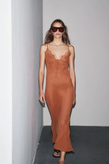 Платье из жоржета с вышивкой и бусинами- Заказать в России