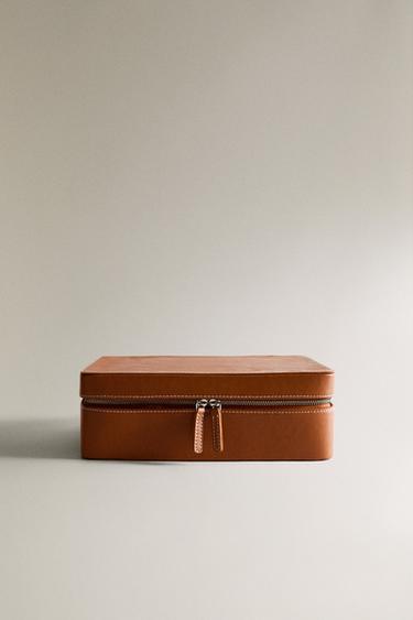 Zara Большая кожаная косметичка с отделениями купить с доставкой.