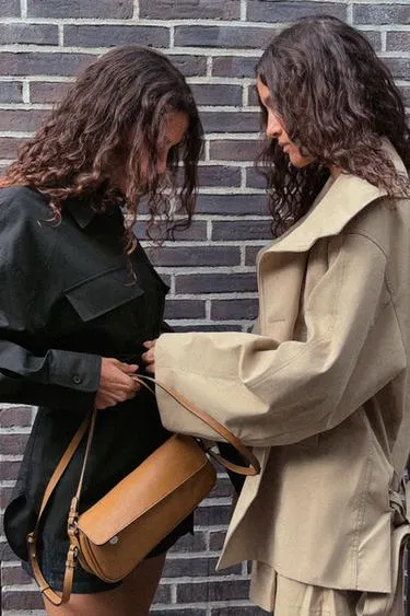 Рубашка с воротником и длинными рукавами ZARA