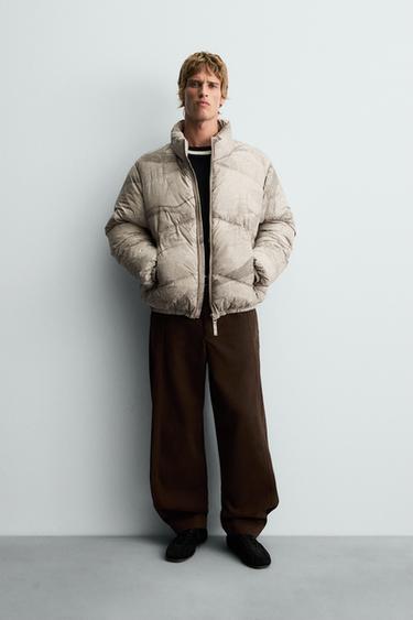 Zara Стеганая куртка с абстрактным принтом