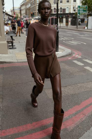 Zara Асимметричный скорт с аппликацией