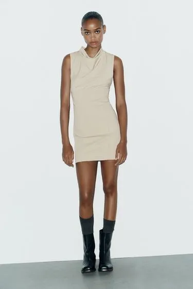 Короткое платье с драпированным вырезом- Заказать в России