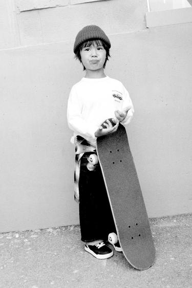 Zara Футболка с резиновой аппликацией