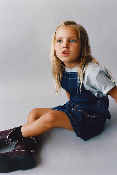 Zara Джинсовый сарафан с вышивкой купить с доставкой.