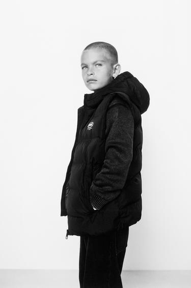 Zara Жилет с капюшоном WATER REPELLENT купить с доставкой.
