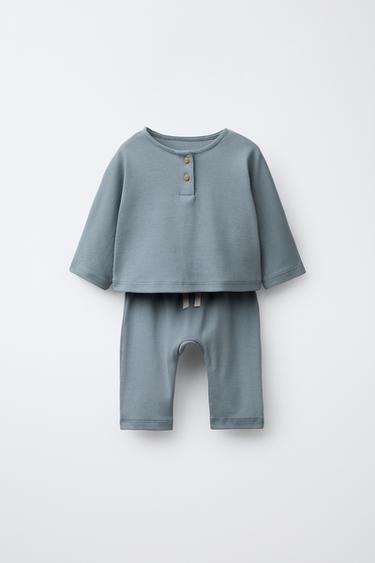 Zara Комплект из однотонной футболки и брюк купить с доставкой.
