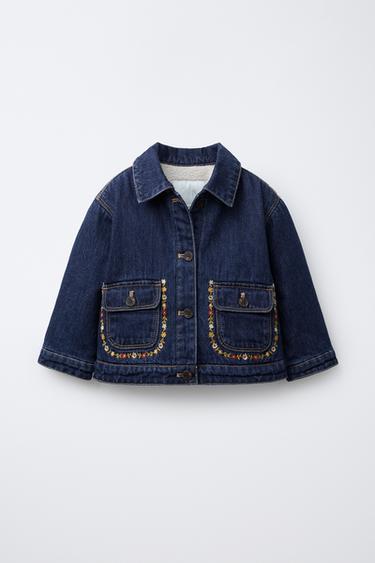 Zara DENIM JACKET WITH FAUX SHEARLING AND EMBROIDERED FLOWERS купить с доставкой.
