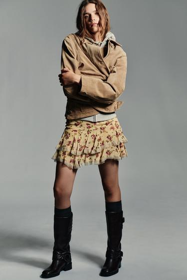 Zara Кожаные сапоги на плоской подошве с вышивкой