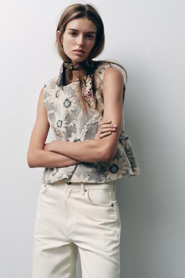 Zara Топ с фигурным подолом и объемным цветочным узором купить с доставкой.