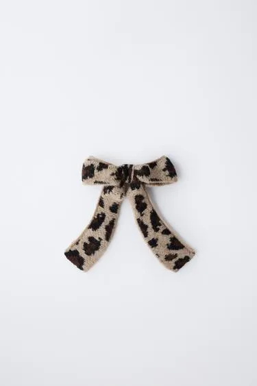 Резинка для волос с вязаным бантом и анималистическим принтом