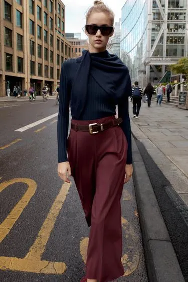 Брюки с защипами и ремнем