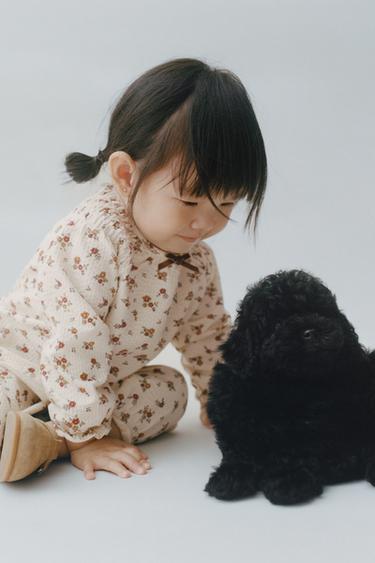 Zara Жатая футболка в цветочек купить с доставкой.