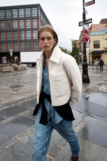 Куртка букле с накладными карманами