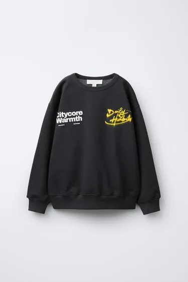 Толстовка с граффити-принтом