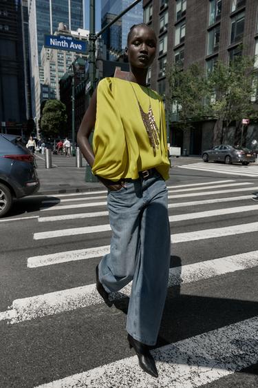 Zara Атласный топ с разрезами на рукавах