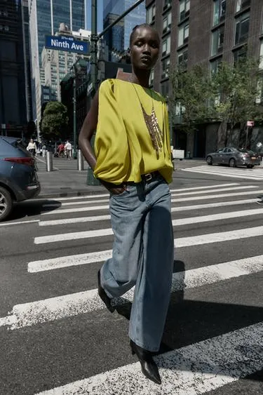 Атласный топ с разрезами на рукавах- Заказать в России