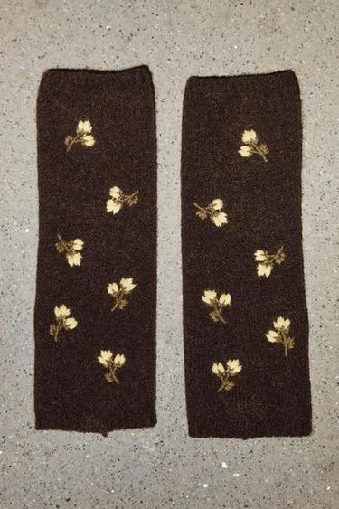 Трикотажные митенки с цветочной вышивкой- Заказать в России