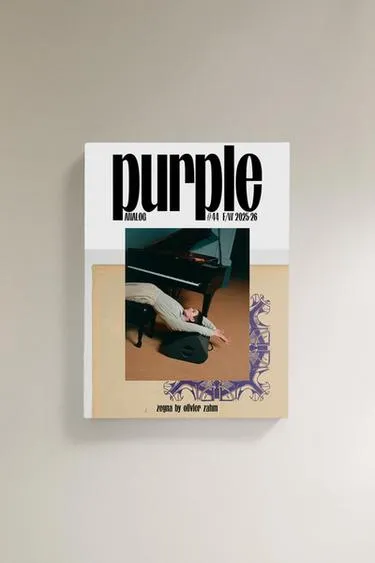 Журнал PURPLE 44 фиолетового цвета