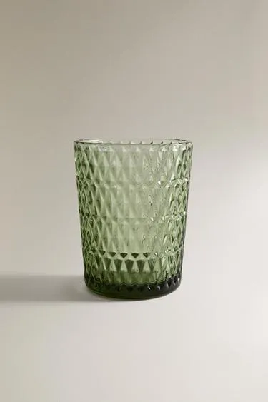 Стакан из стекла с рельефным дизайном