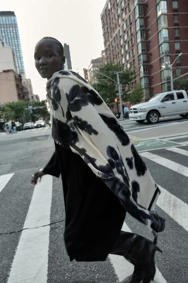 Платок с принтом- Заказать в России