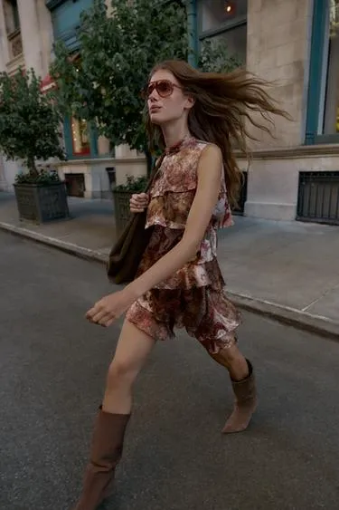 Мини-платье с принтом и воланами- Заказать в России