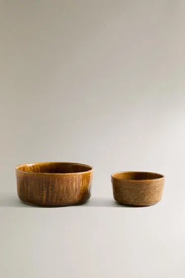 Коричневая керамическая чаша