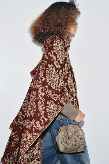 Сумка с цветочной вышивкой