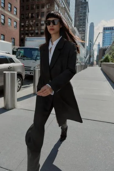 Длинное пальто с подплечниками- Заказать в России