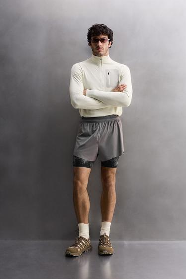 Zara Футболка из технической ткани с воротником на молнии купить с доставкой.