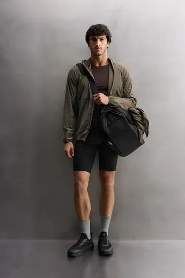 Легкая куртка COLOR BLOCK из высокотехнологичной ткани- Заказать в России