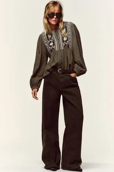 Блуза с вышивкой на груди- Заказать в России