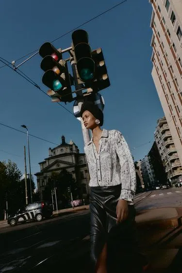 Блуза с принтом и отделкой кантом