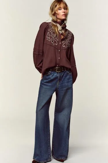 Блуза с вышивкой на груди