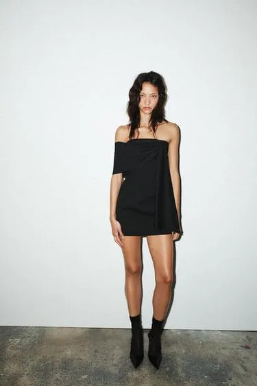 Короткое платье без бретелей