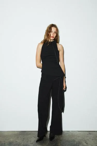 Топ с узлом и отделочной строчкой- Заказать в России