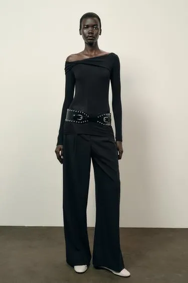 Топ с асимметричным вырезом